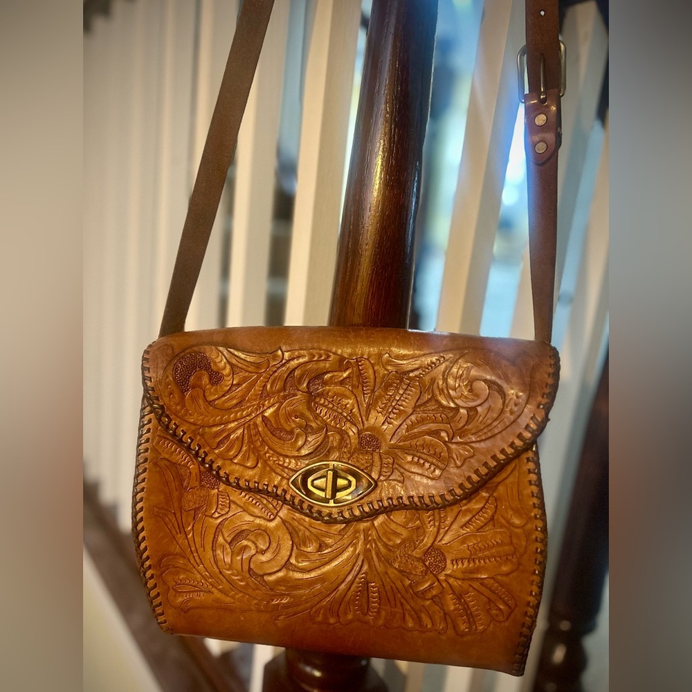 Elegant Brown Leather Shoulder Bag